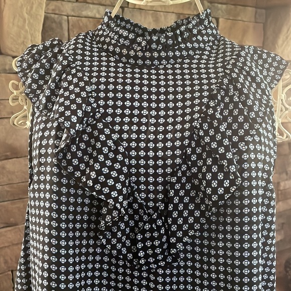 EUC Who What Wear Patterned Ruffle Shell Tank Top - Picture 2 of 10